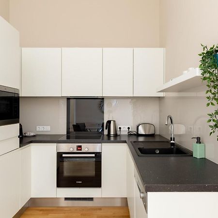 Lovely 2-Bedroom Apartment At The Vaci Street بودابست المظهر الخارجي الصورة