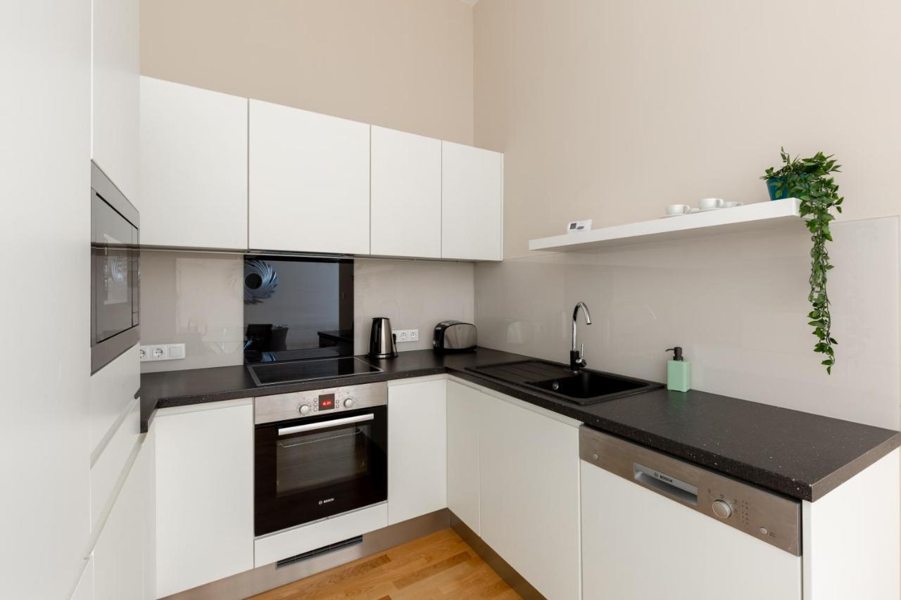 Lovely 2-Bedroom Apartment At The Vaci Street بودابست المظهر الخارجي الصورة
