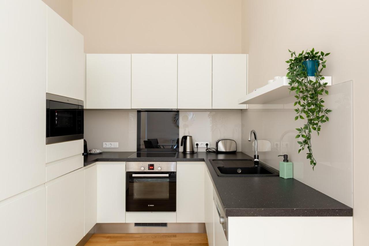 Lovely 2-Bedroom Apartment At The Vaci Street بودابست المظهر الخارجي الصورة