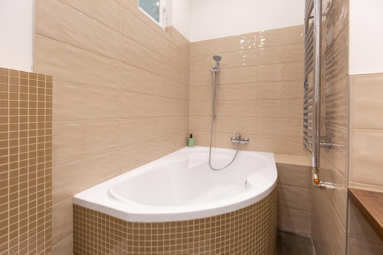 Lovely 2-Bedroom Apartment At The Vaci Street بودابست المظهر الخارجي الصورة