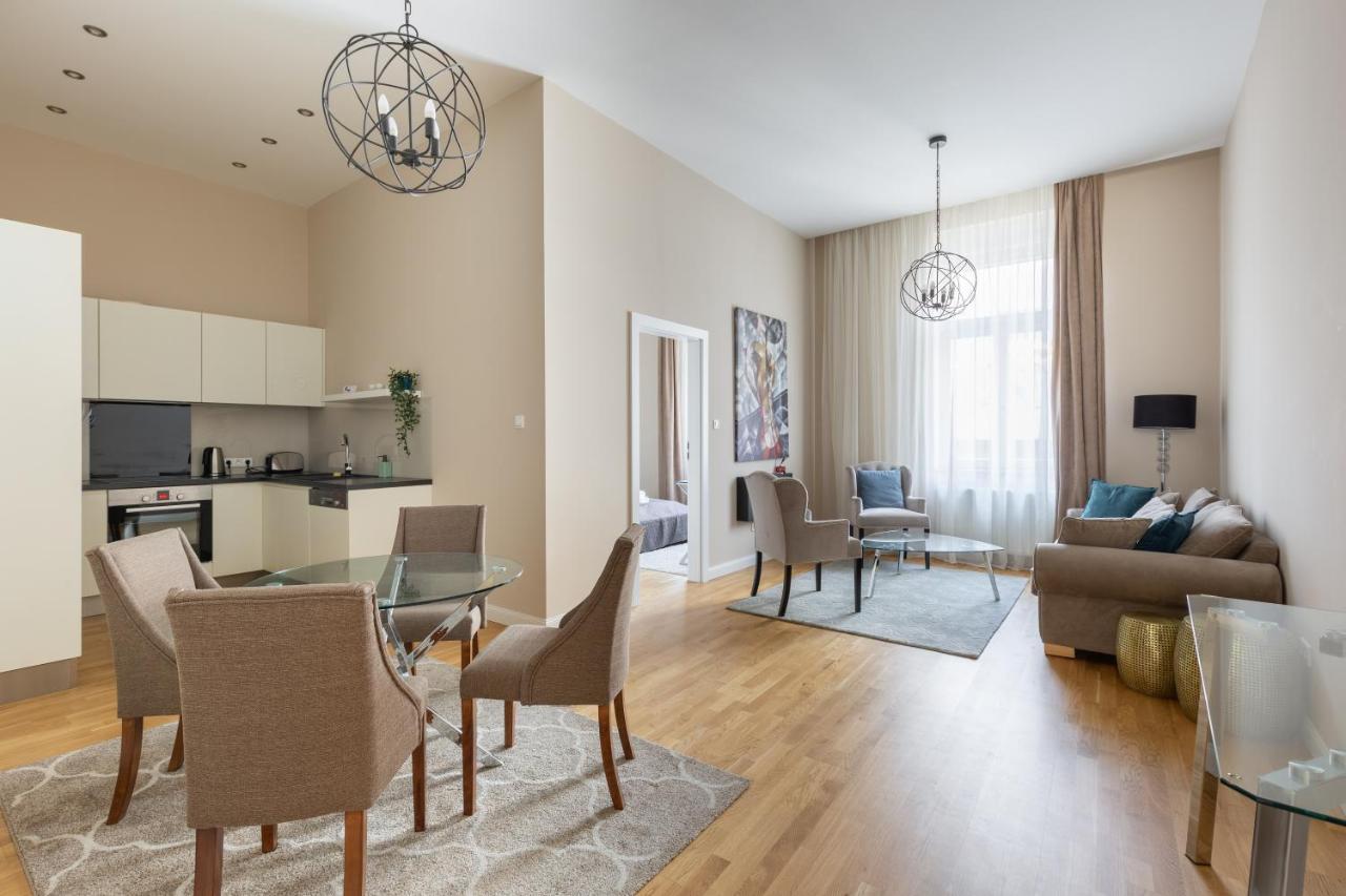 Lovely 2-Bedroom Apartment At The Vaci Street بودابست المظهر الخارجي الصورة